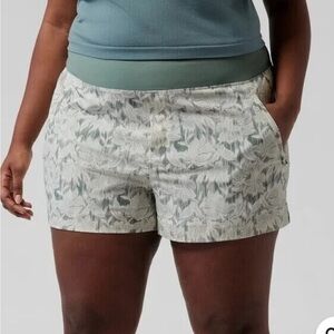 Athleta Trekkie North Short Ethereal Bloom Magnolia White